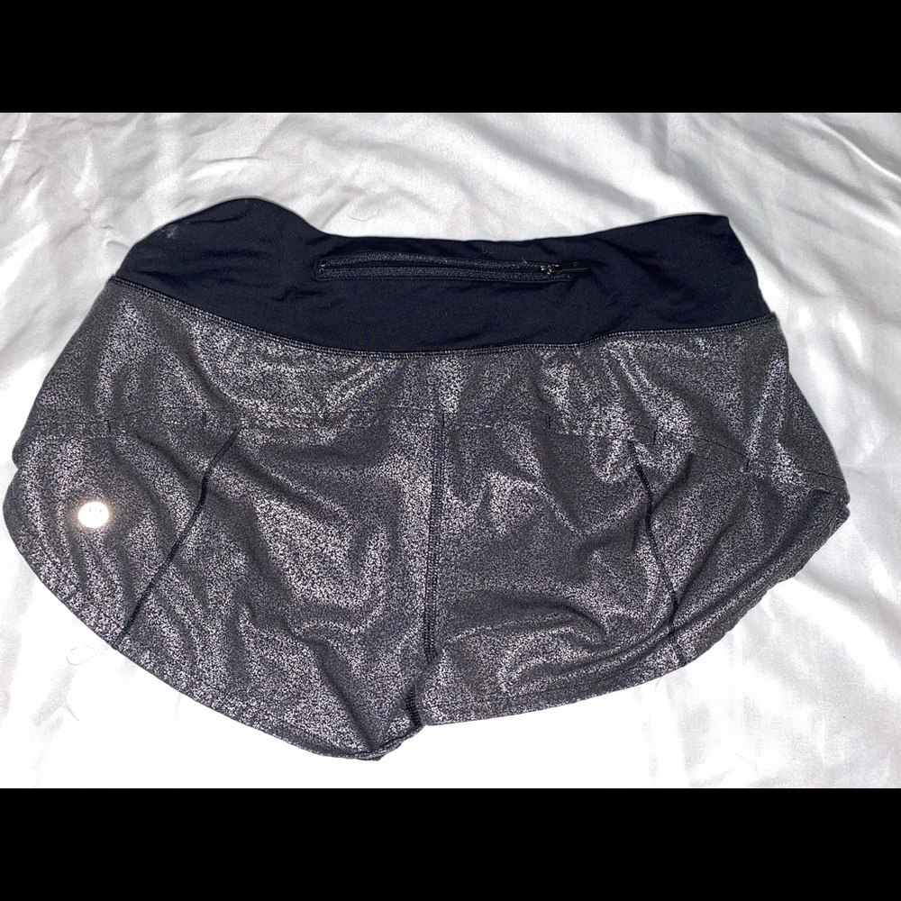 LULULEMON REFLECTIVE SHORTS SIZE 4